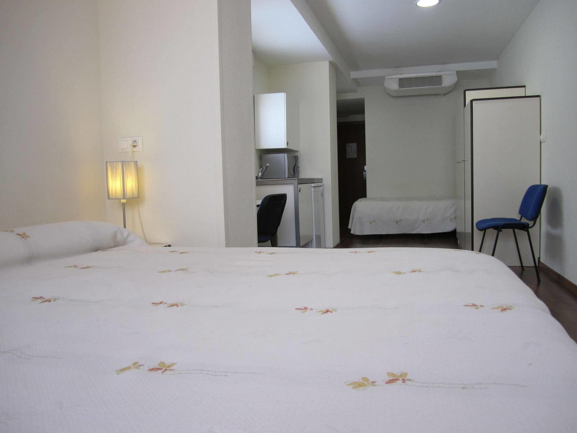 Hostal El Estudio Almansa Zewnętrze zdjęcie